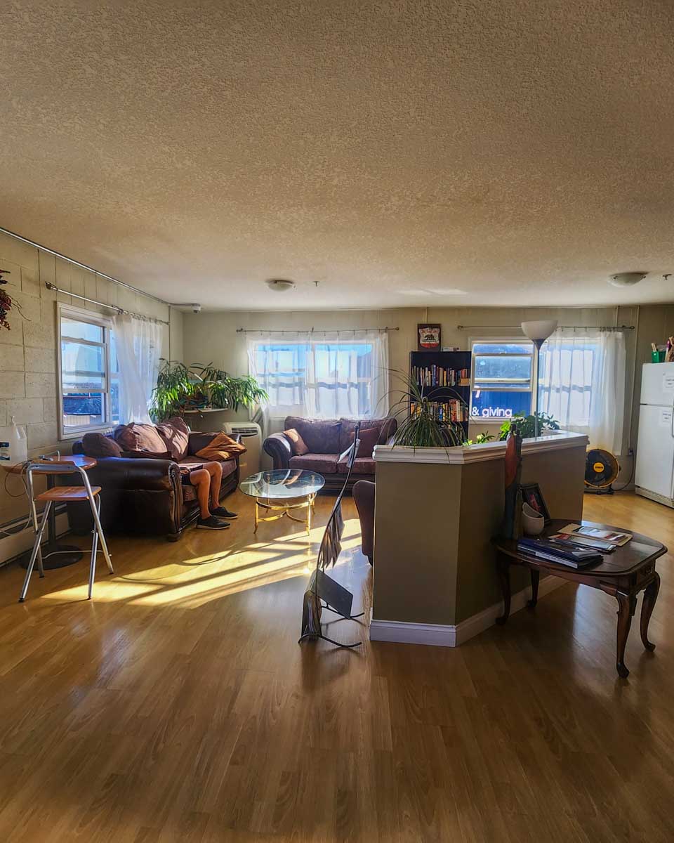 Common area at Painted Turtle Guesthouse in Nanaimo, BC