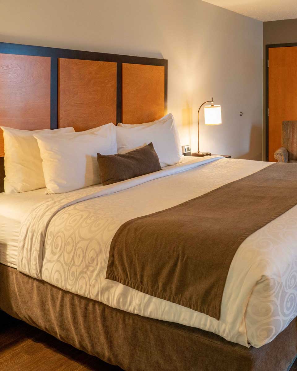 A room at Pocaterra Inn & Waterslide