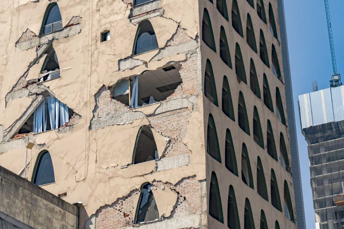 Damage to a buidling from the 2017 earthquake in Mexico City