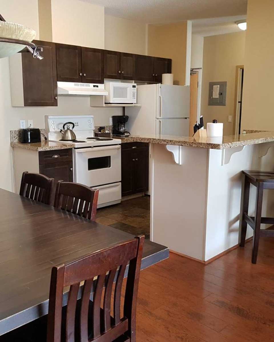 Kitchen and dining room at Sunset Resorts Canmore and Spa rom