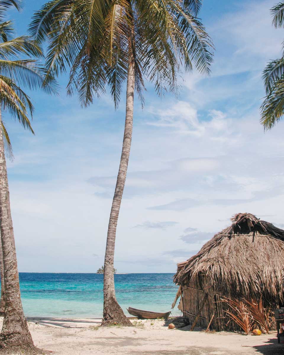 Palm tree and small hut on the San Blas Islands, Panama