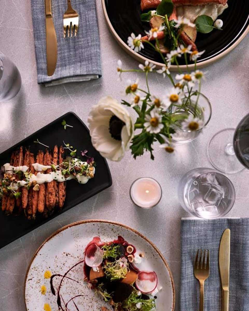 Blacktail Bar at the Kananaskis Mountain Lodge