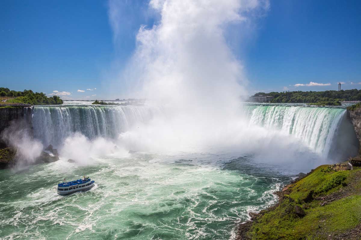 A boat at Niagara Falls, Toronto