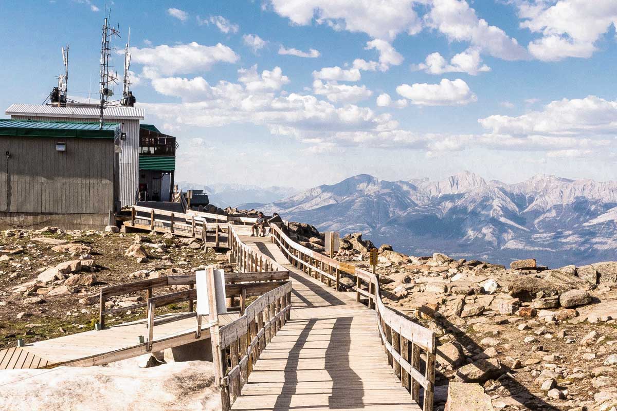 Jasper Sky Tram top building and walkways