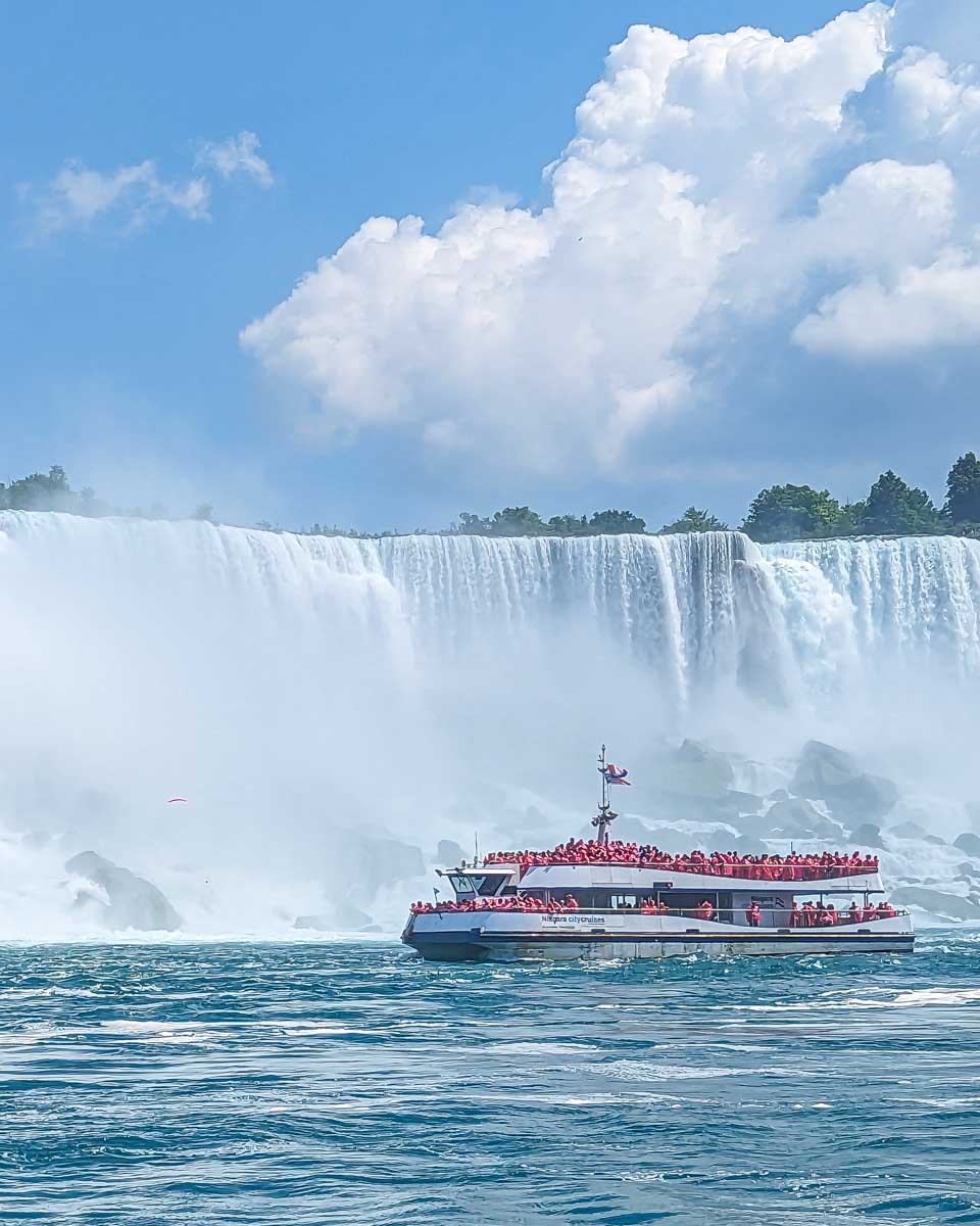 A cruise cruises past Niagara Falls on a tour