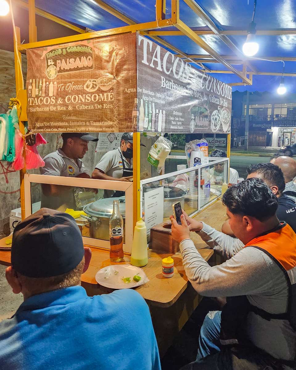 Tacos Barbacoa stand in Meico city at night