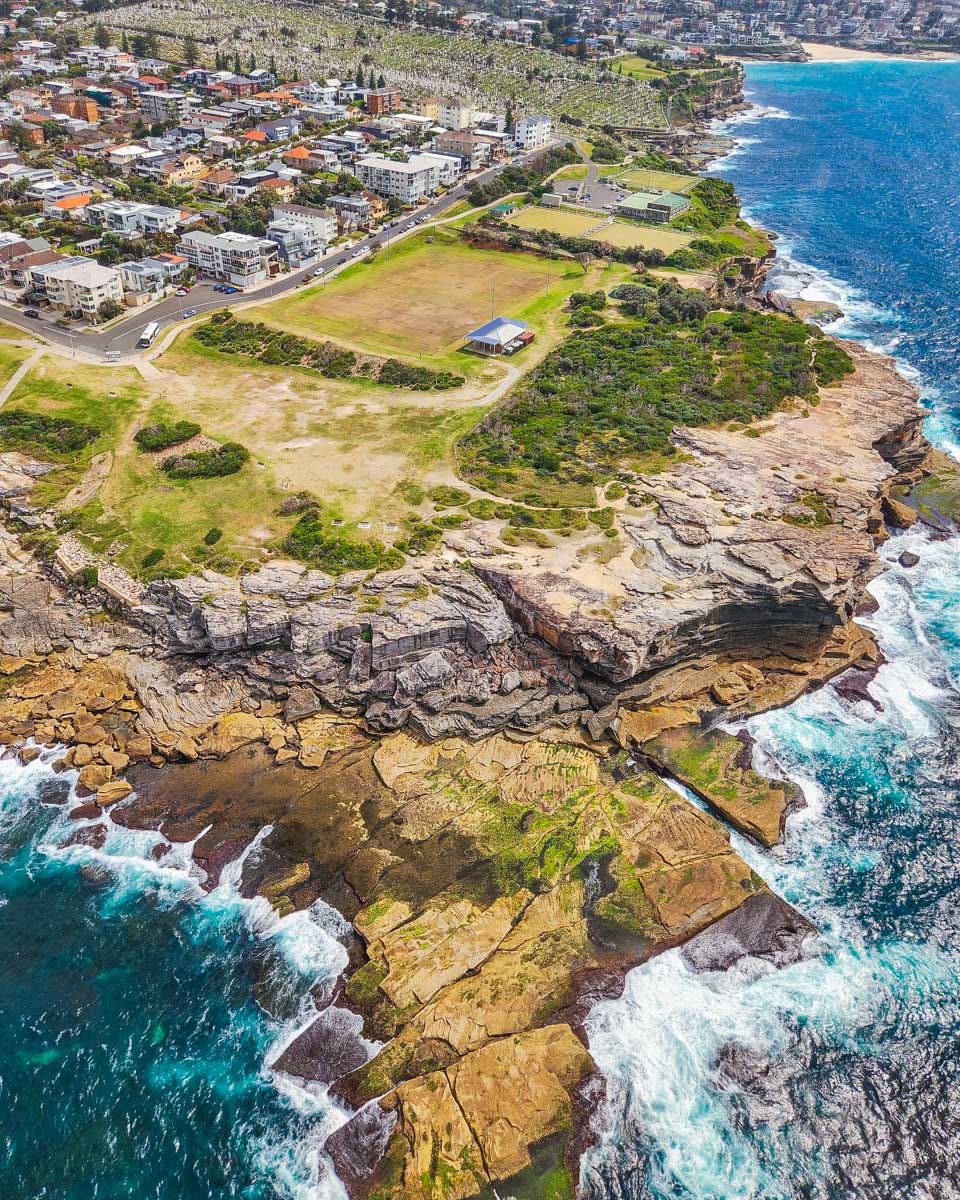 Cliffs of Eastern Sydney as seen from a helicopter