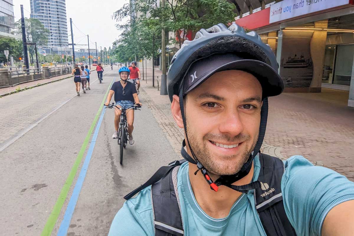 Daniel and Bailey take a selfie on a ride through Toronto while on a downtown bike tour
