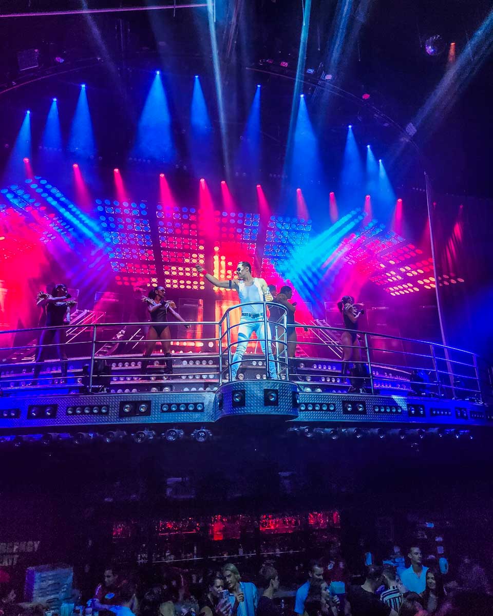 Freddie Mercury singer at coco Bongo Mexico