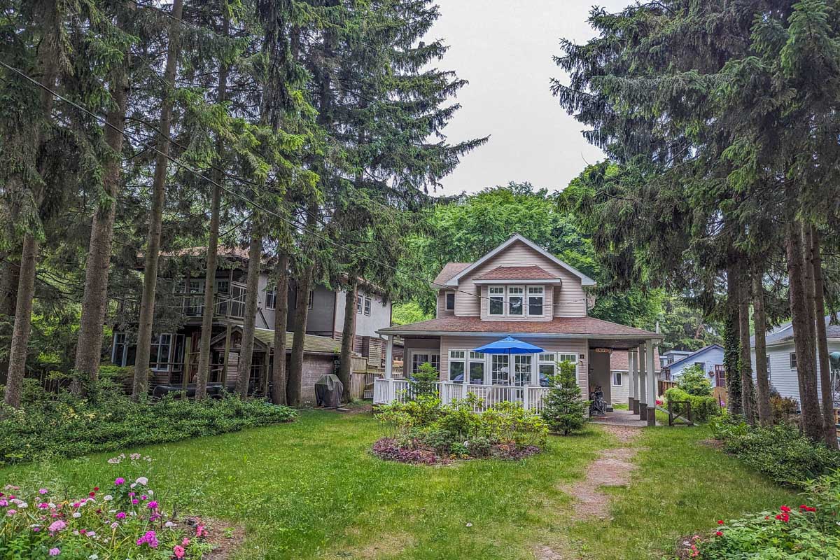 A house on the Toronto Islands used as an Airbnb