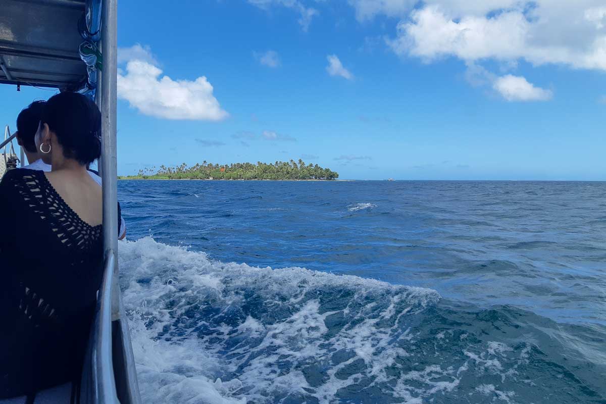 Looking at Robinson Crusoe island from the boat ferry over Fiji