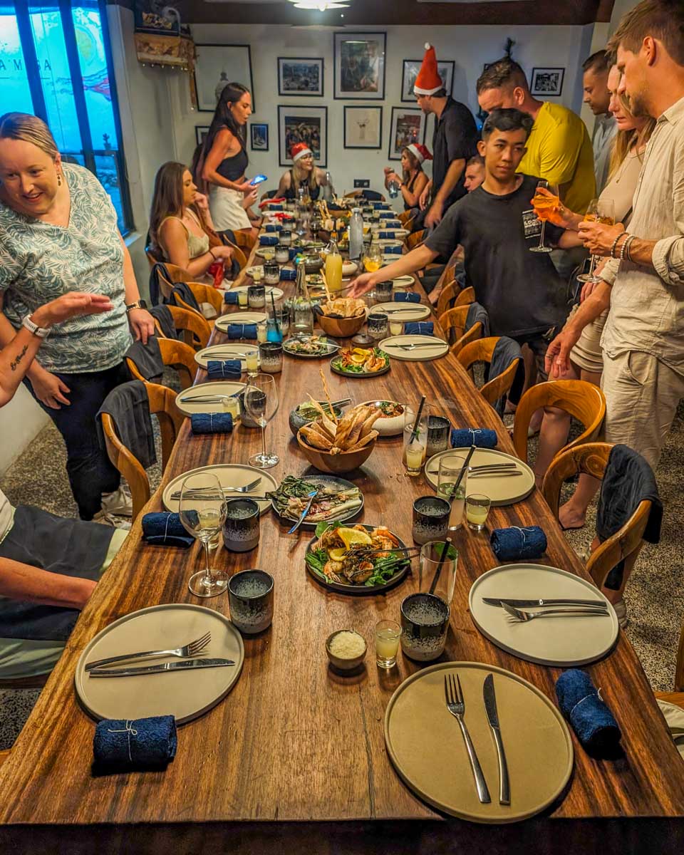 Long family style dinner table at Sa Mesa, Bali