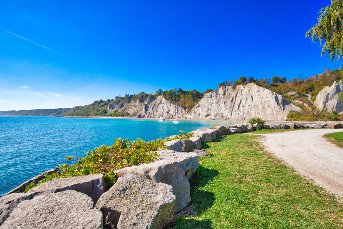 Pathway along Scarborough Bluffs in Toronto in summer