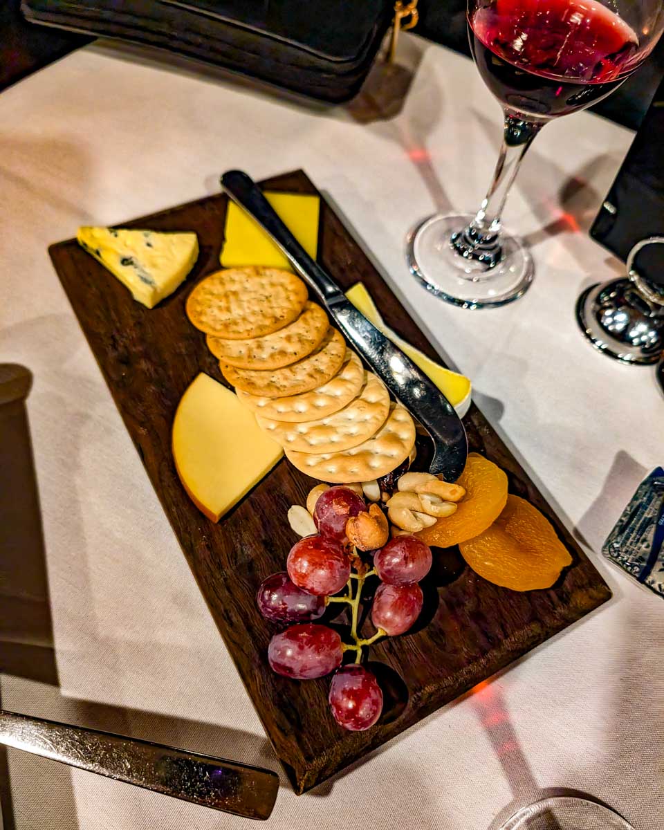 An appetizer of cheese and crackers on the spirit of melbourne dinner cruise