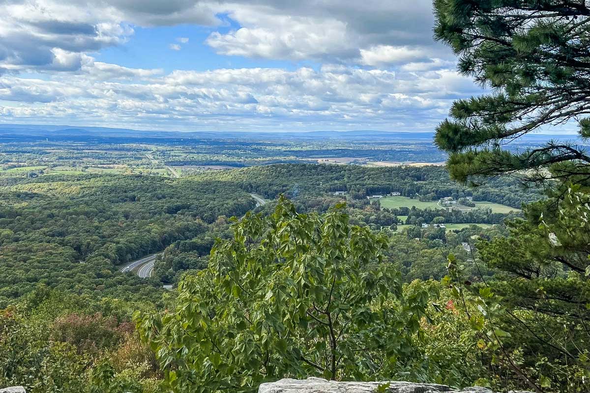 Bears-Den-Trail-in-Virginia