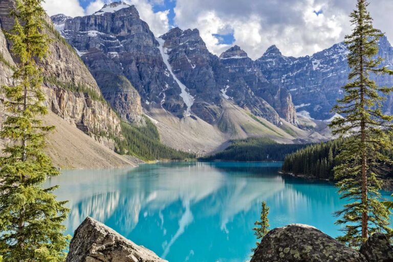 Moraine Lake seen on a beautiful day in Canada (1)
