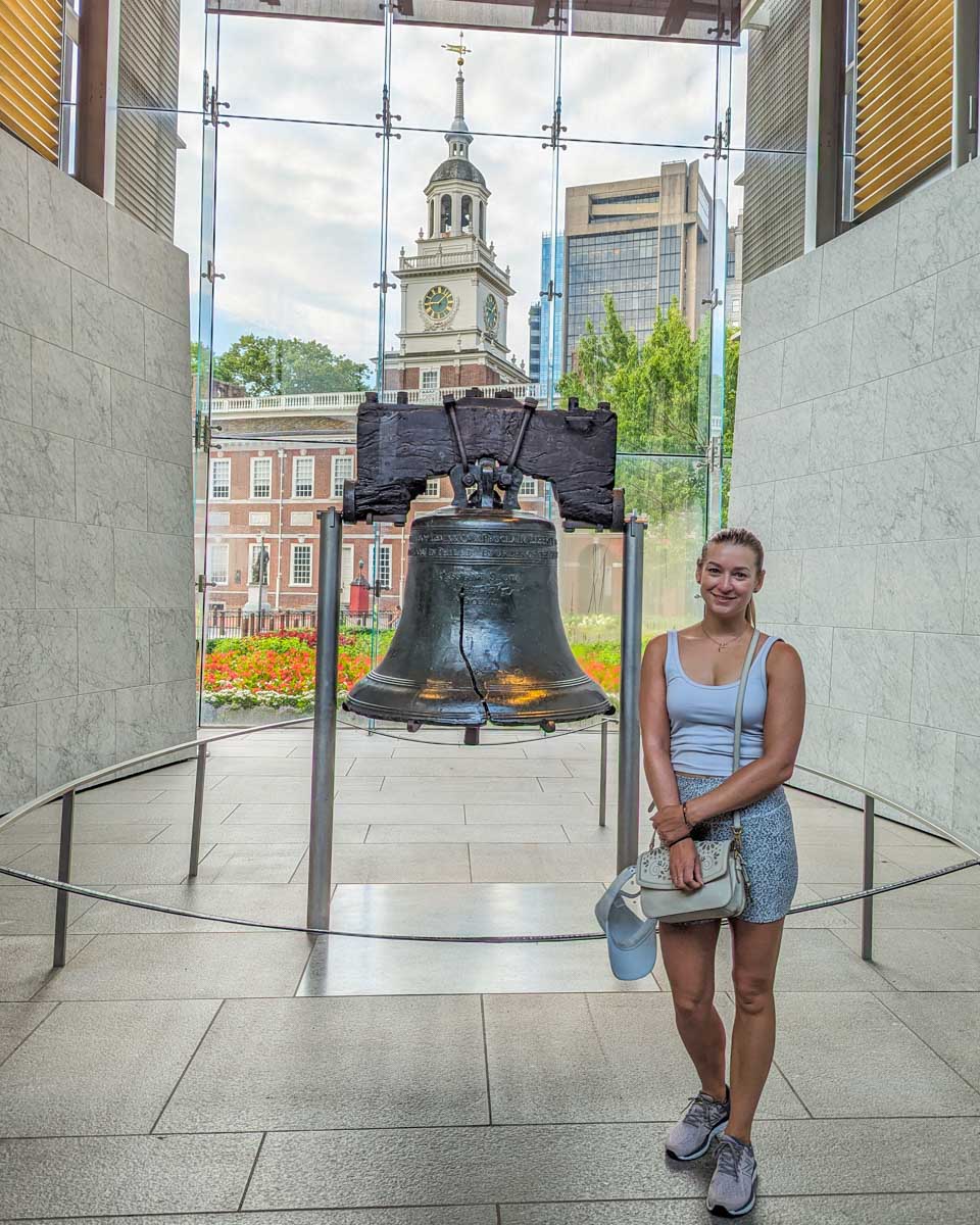 Bailey poses with the liberty bell in philadelphia on a klook tour