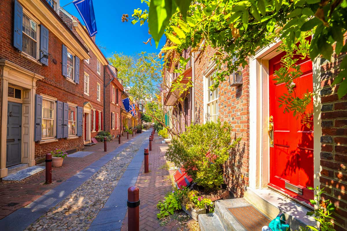 Historic red brick Elfreth's Alley in Philadelphia United States (1)