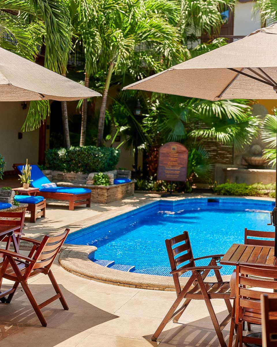 Hotel Plaza Colón Granada Nicaragua pool