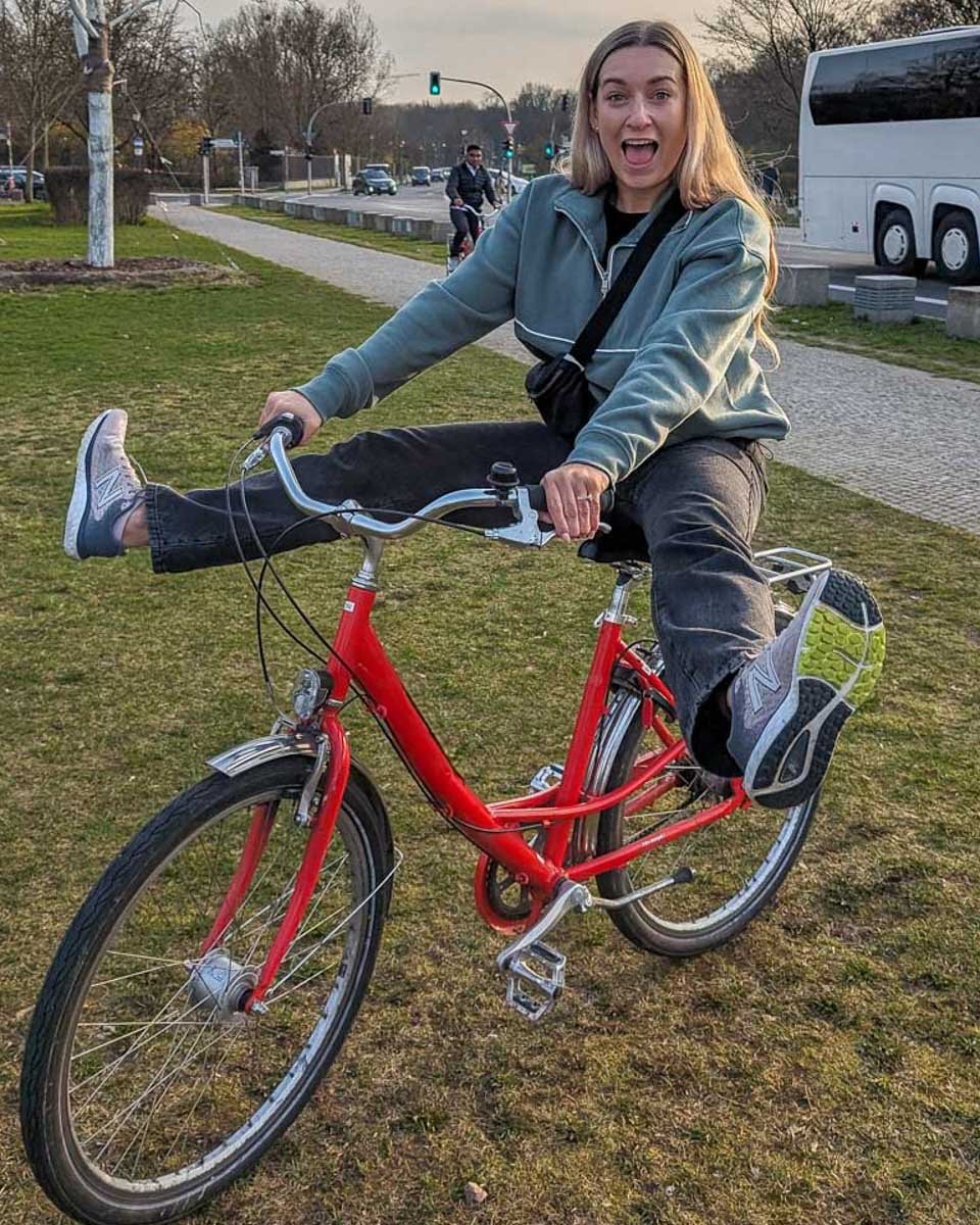 Bailey-does-a-trick-on-a-bike-in-Brussels Belgium