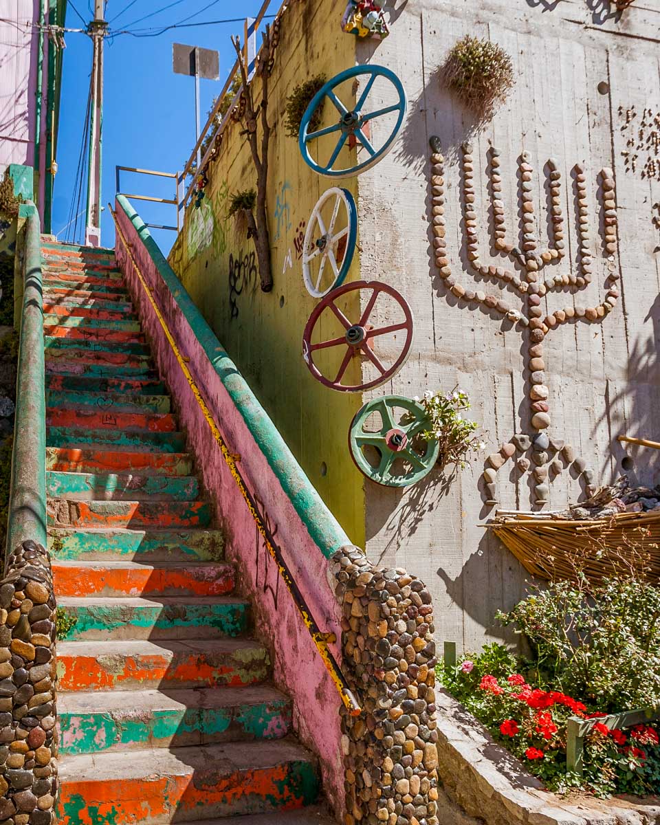 Decorated-staircase-in-Valparaiso-seen-on-a-tour