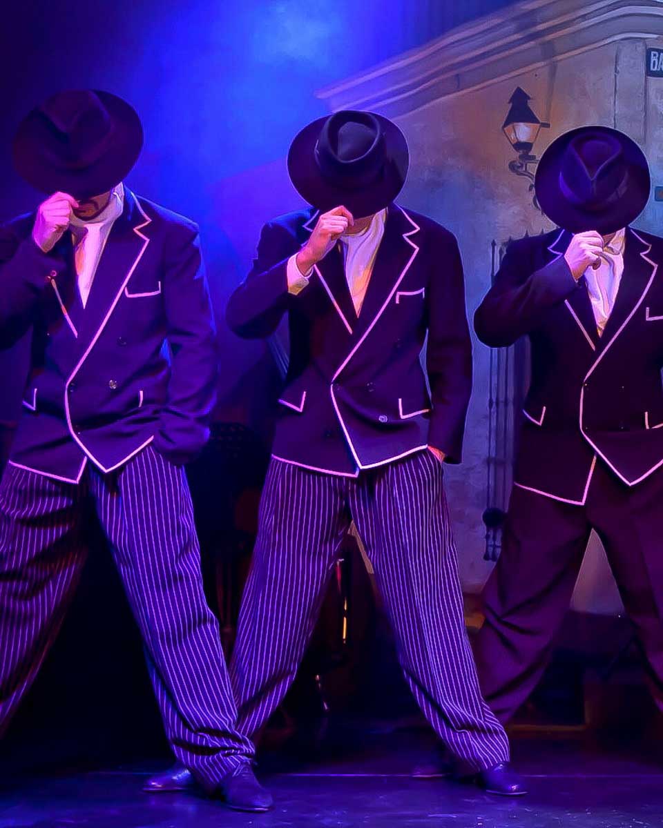 El Viejo Almacén three men dance tango in Buenos Aires