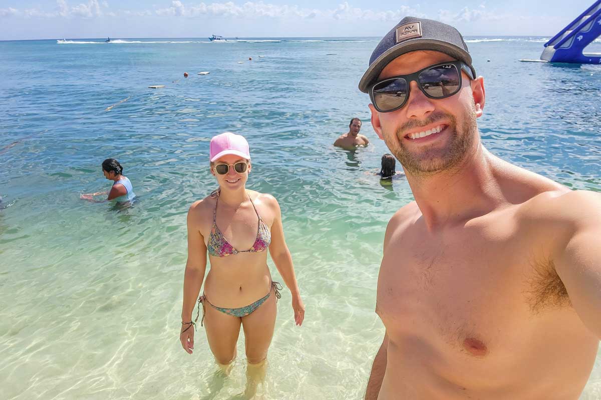 Daniel-and-Bailey-take-a-selfie-at-a beach in Egypt