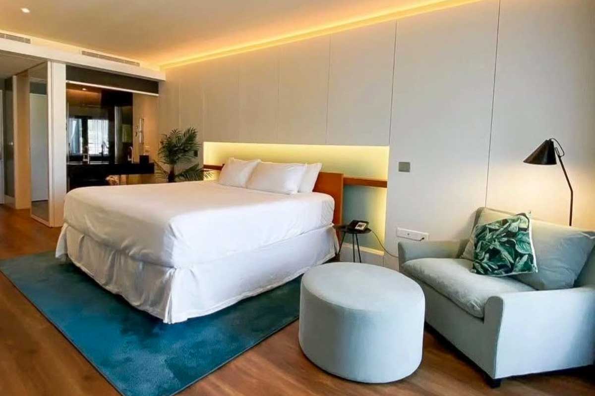 Holland House Beach Hotel in Saint Maarten