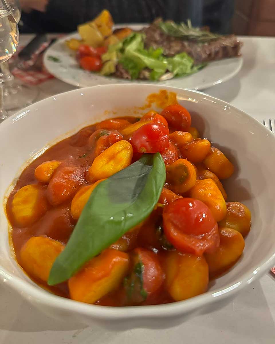 Pasta meal at Otello in Rome