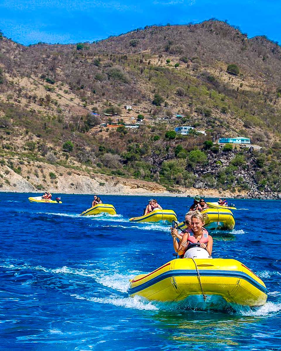 RHINO SAFARI people on speedboats in St Maarten