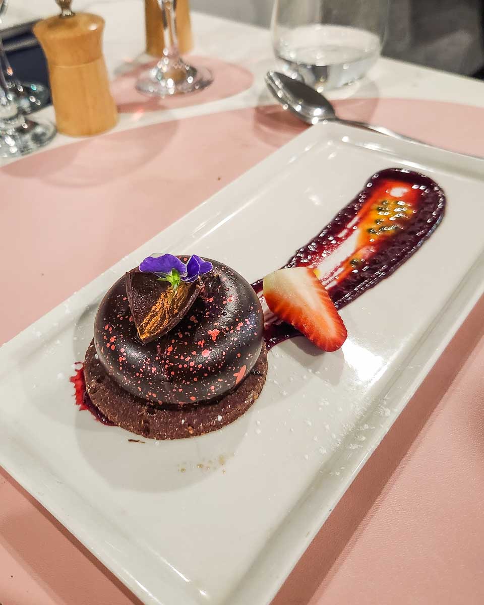 Dessert-on-the-Seine-River-Cruise-in-Paris-France