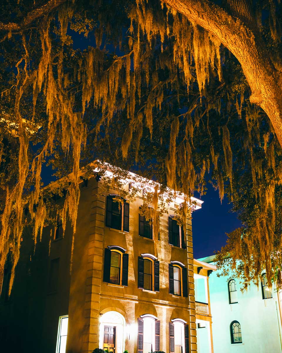 Houses at night seen on a ghost tour in Savannah Georgia