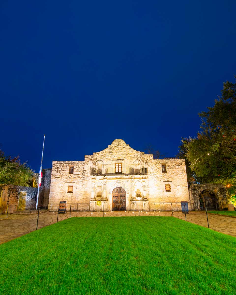 The Alamo in San Antonio Texas at night