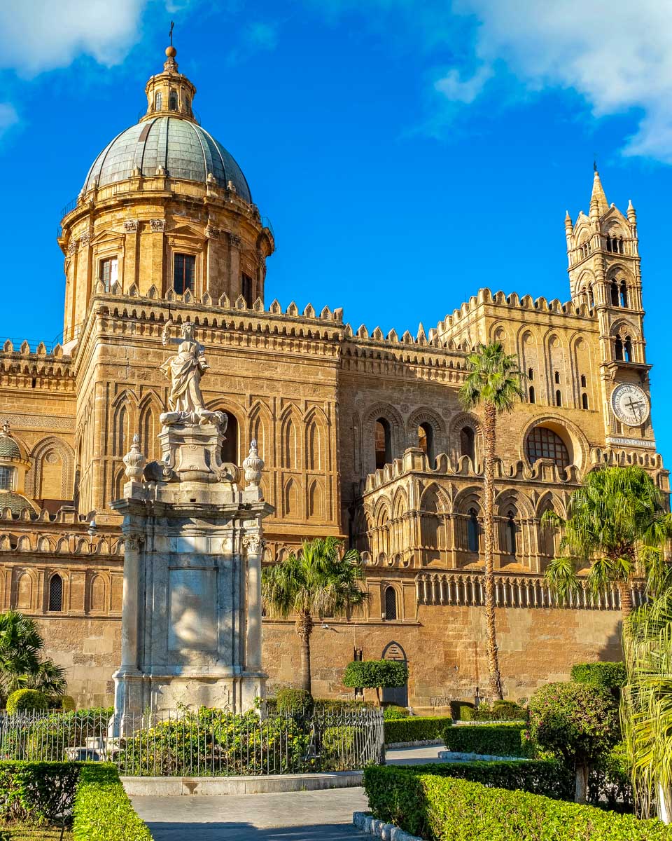 The-Cattedrale-di-Palermo-seen-on-a-tour-in-Palermo-from Sicily-Italy