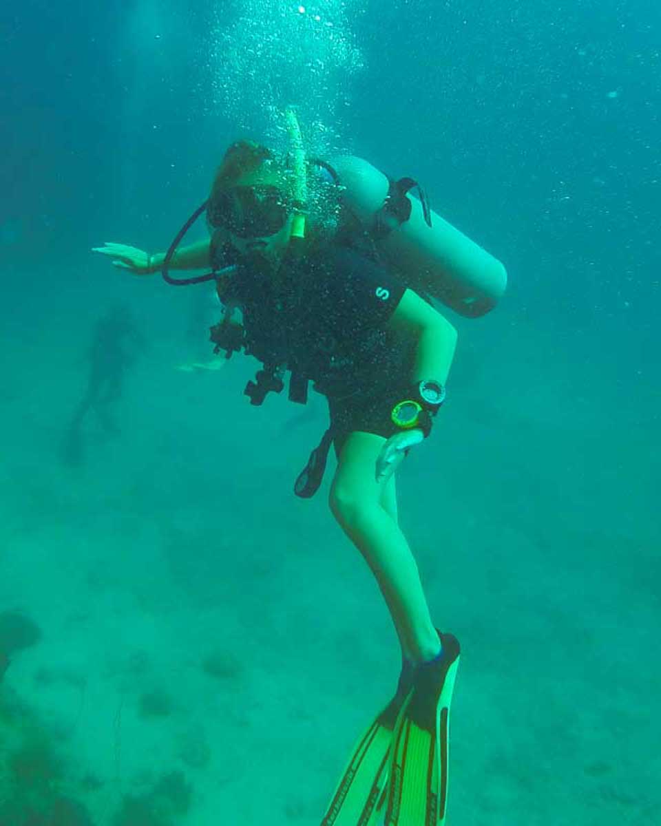 Bailey-scuba-dives-in-Albufeira, Portugal