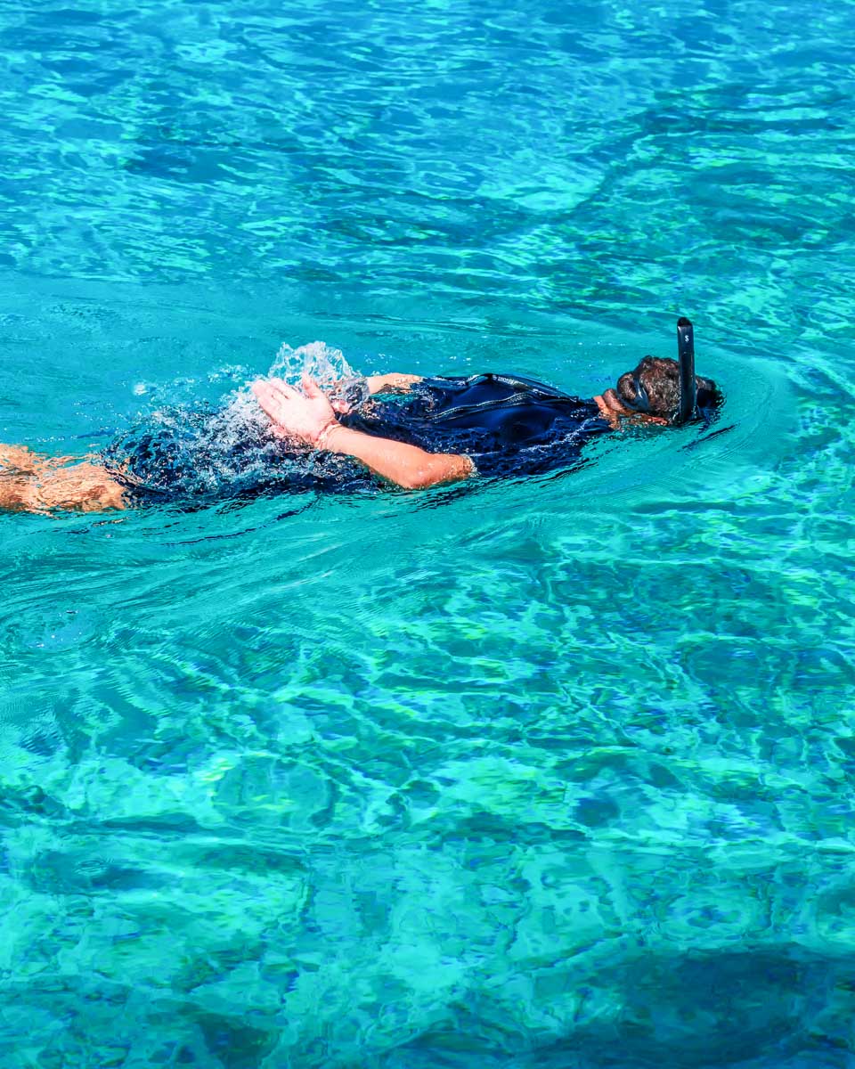 Daniel-snorklels-in-the-water-on-a-tour-from-Zadar-Croatia