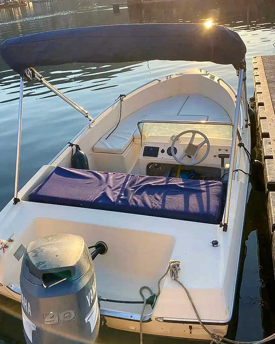 Taxi Como Lake a boat rented on Lake Como Italy 1