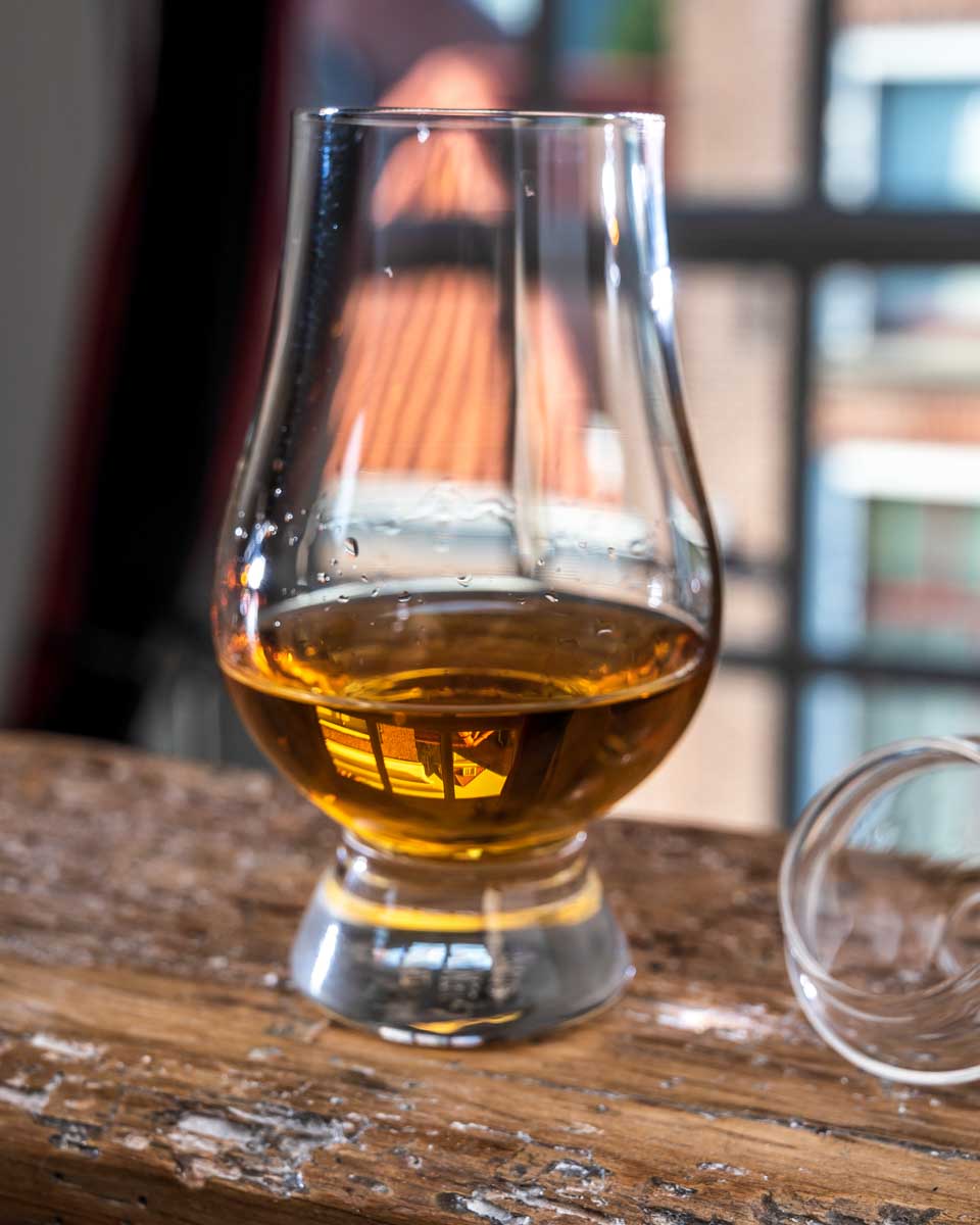 Whisky tasting on a tour in Glasgow Scotland