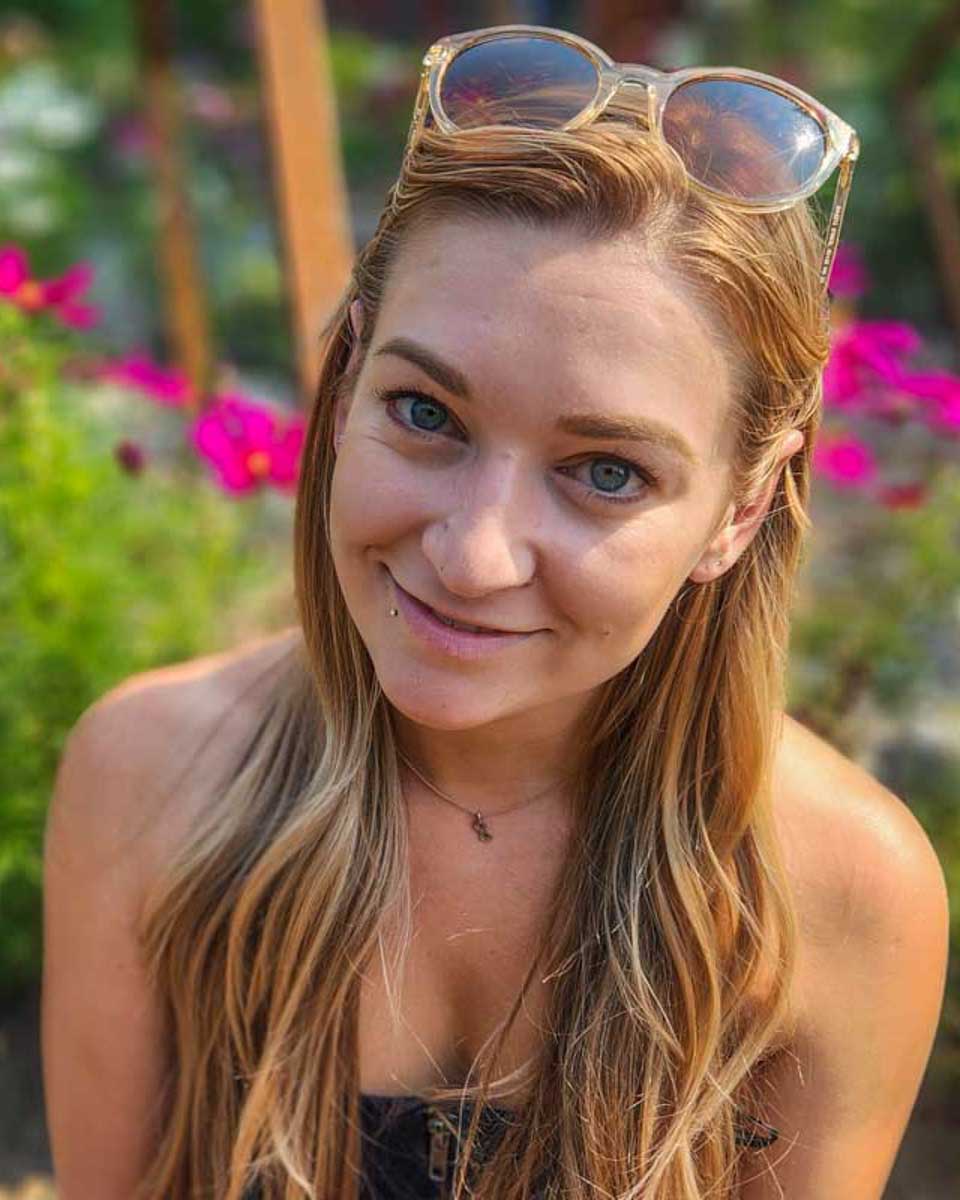 Bailey-sits-in-the-gardens-at-The-Butchart-Gardens-with-flowers-around-her