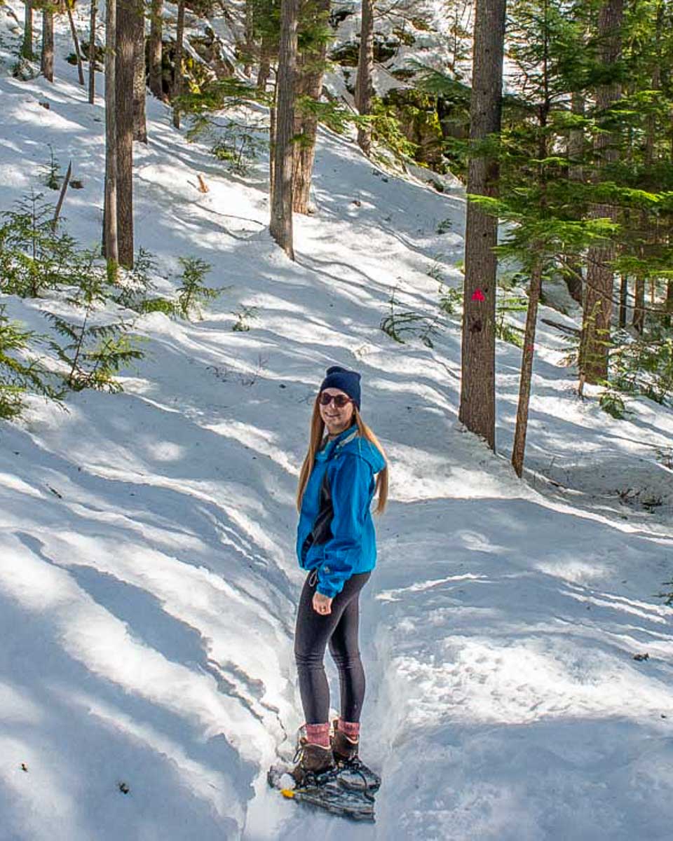 Bailey snowshoes in Lake Tahoe during the winter