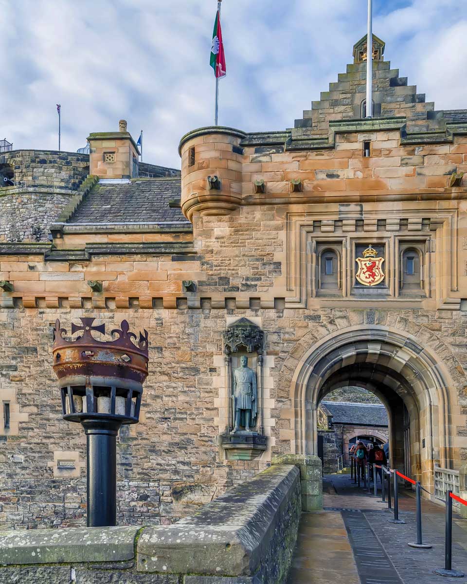 Edinburgh-Castle-Edinburgh-United-Kingom-gate Scotland