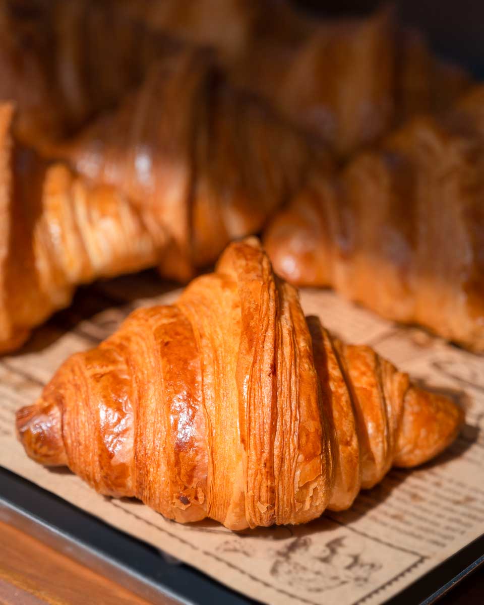 Fresh-baked-croissants-in-Madrid
