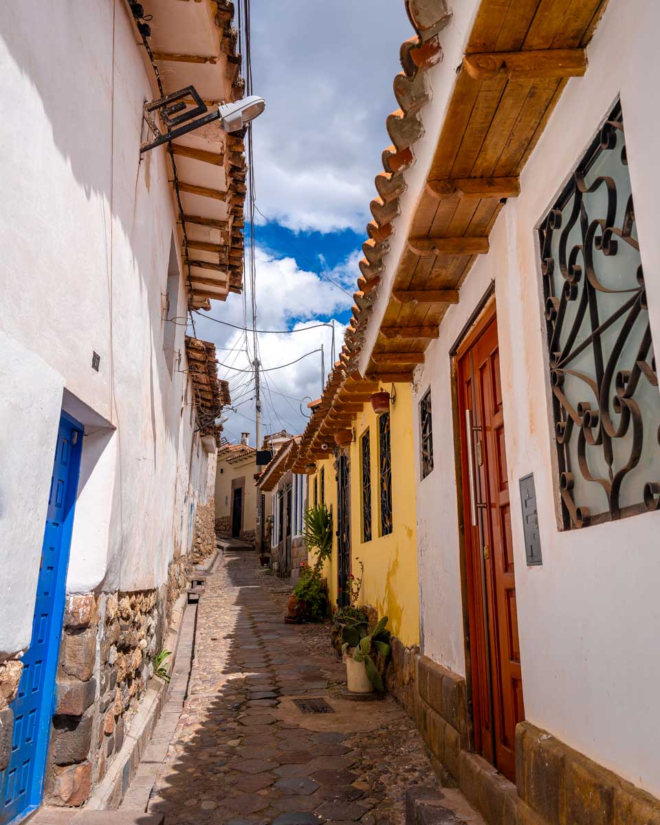 An alley in the San Blas neighborhood of Cusco peru