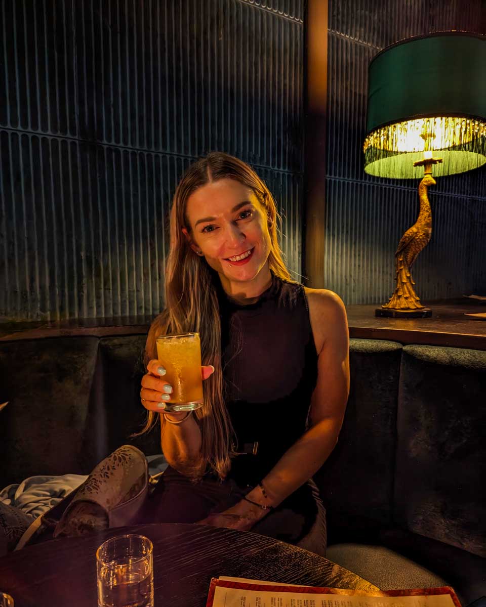 Bailey-drinks-a-cocktail-at-a-flamenco-show-in-Valencia-Spain