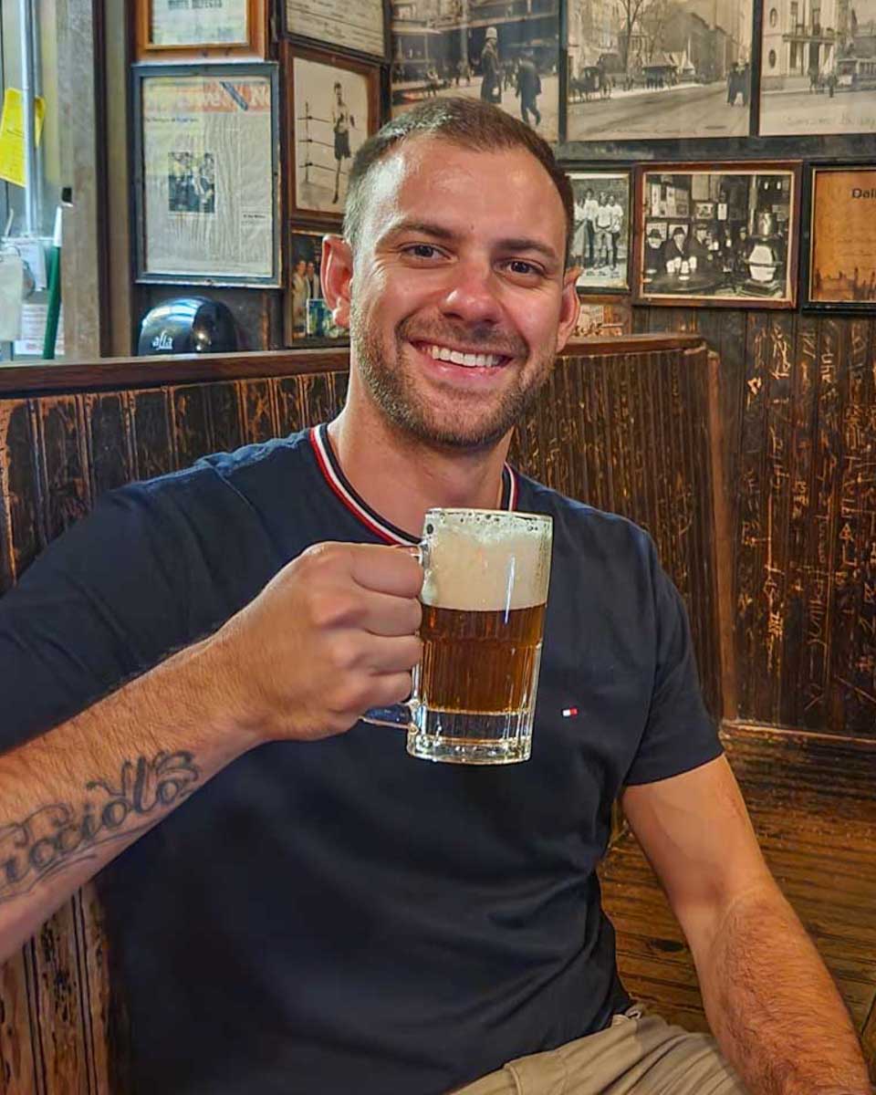 Daniel-poses-for-a-photo-at-a pub in Philadelphia USA