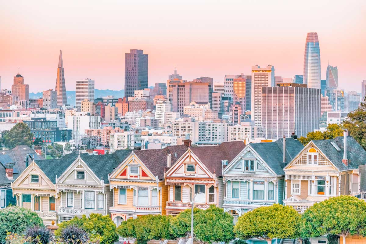 Painted Ladies Victorian houses in Alamo Square San Francisco