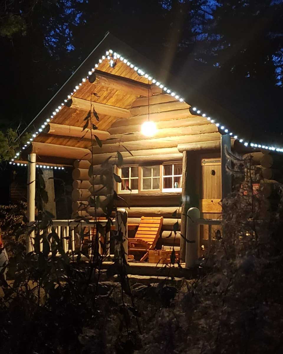 Storm Mountain Lodge & Cabins near Banff Canada (1)