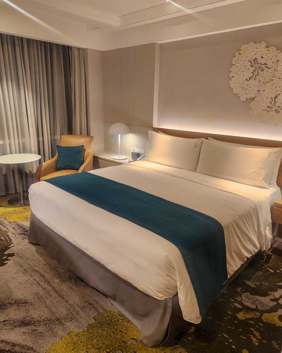 The Holiday Inn Bangkok by IHG where Daniel and Bailey stayed in Bangkok Thailand (1)