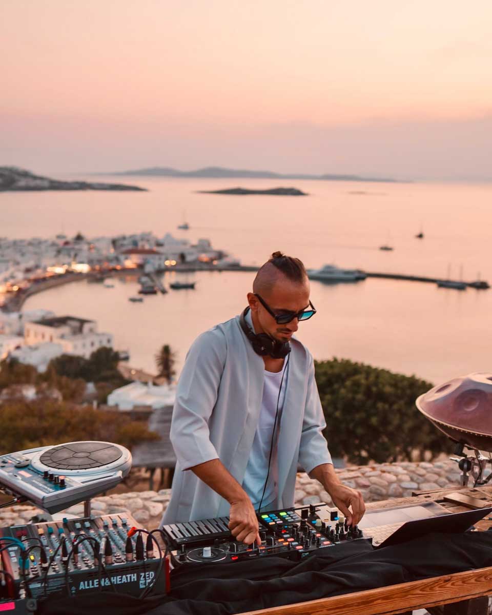 180⁰ Sunset Bar in Mykonos Greece