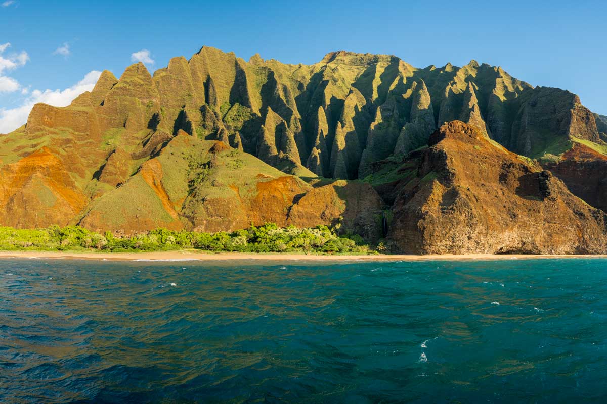The kauai coastline in Hawaii seen on a cruise